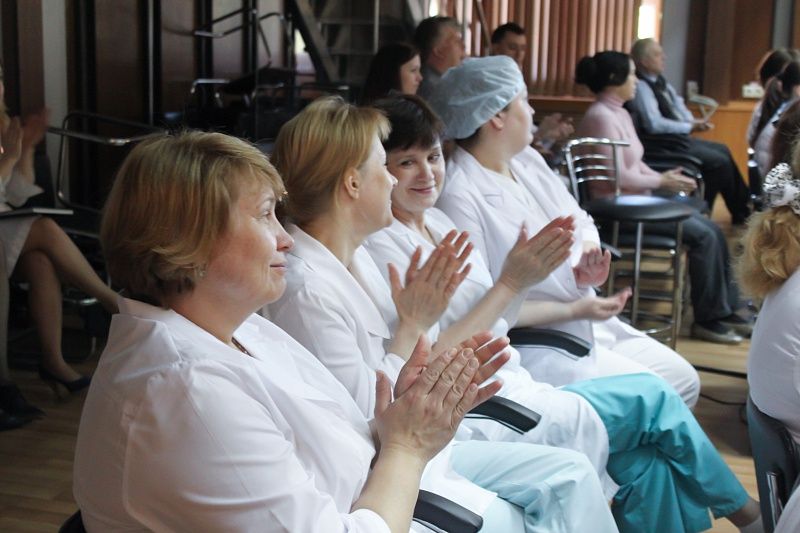 Медицинских сестер Кардиоцентра поздравили с профессиональным праздником