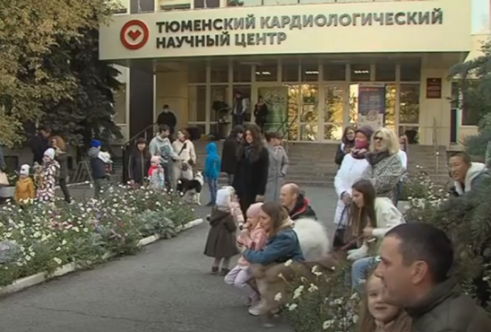 Всемирный день сердца: в Тюменском кардиоцентре провели прогулку с домашними питомцами, ГТРК Регион-Тюмень