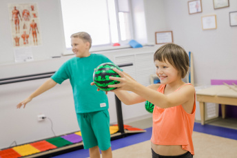 ЛФК при плоскостопии у детей: зачем, кому и как это работает?