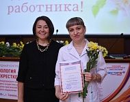 Коллектив Тюменского кардиологического научного центра поздравили с Днем медицинского работника