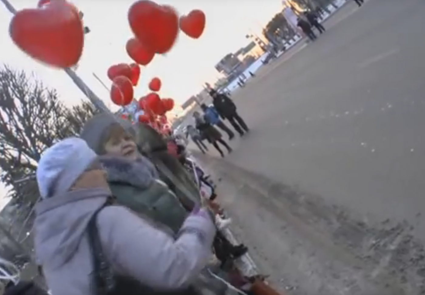 Сотрудники Кардиоцентра встретили Олимпийский огонь салютом из воздушных шаров