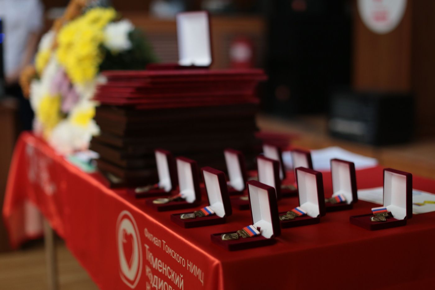 Award pins, certificates of appreciation, poems and flowers: Doctor's Day was held in our center