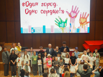 «Один город, одно сердце»: в Тюменском кардиоцентре наградили победителей детского творческого конкурса